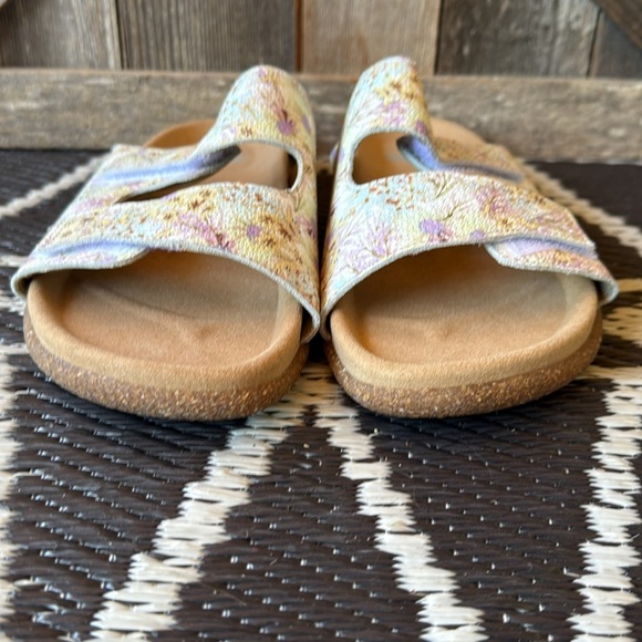 * NWOT* Cloud Footwear | Lavey Slide Sandal - Picture 3 of 8